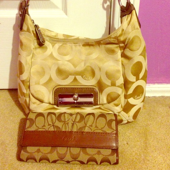 SoldAuthentic coach purse+wallet get both for $110 - Picture 1 of 4