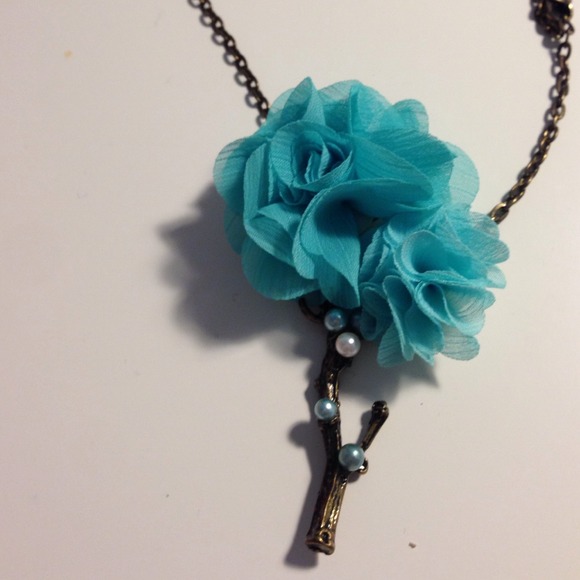 Mint flower necklace
