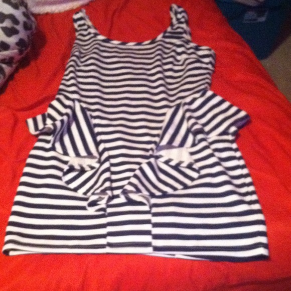 Necklace , earring , dress