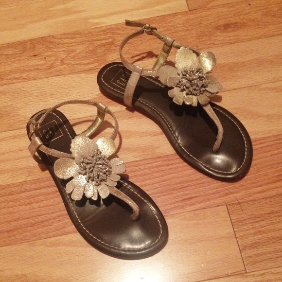 Metallic gold flower sandals