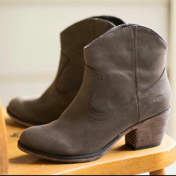 Rocket Dog Cowgirl Boots - Picture 1 of 4