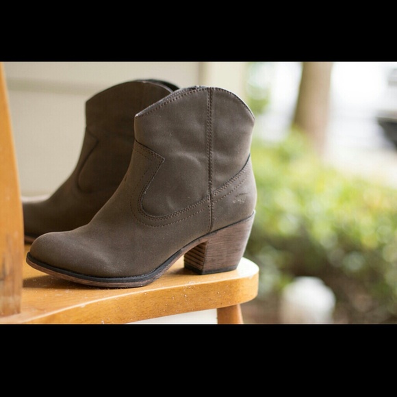 Rocket Dog Cowgirl Boots - Picture 2 of 4