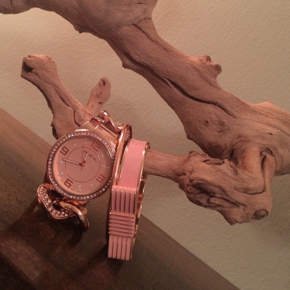 SOLD IN BUNDLE🎈🎈🎈Arden B rose gold link watch