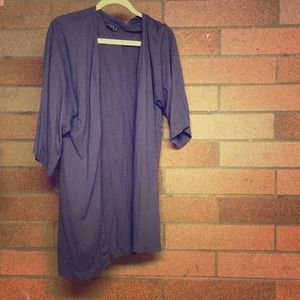 Grey pull over quarter sleeved sweater