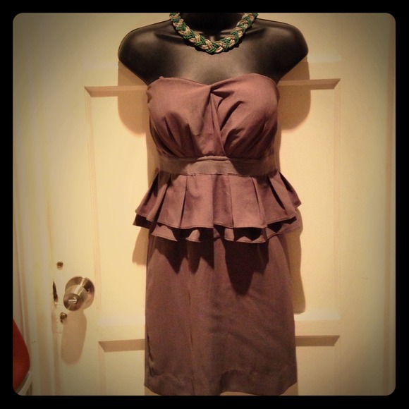 💕strapless dark gray peplum waist dress
