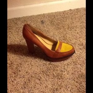 Brand new leather brown and yellow NINE WEST pumps