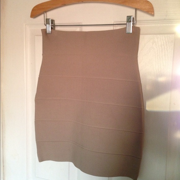 💢SOLD💢BCBGMAXAZRIA Simone nude blush - Picture 2 of 3