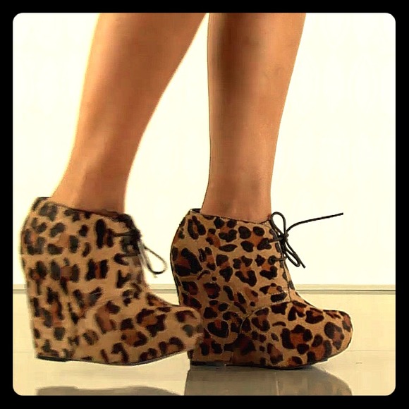 STEVE MADDEN WEDGES!