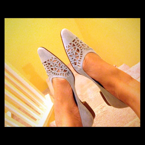MANOLO BLAHNIK 38 1/2 blue suede flats.