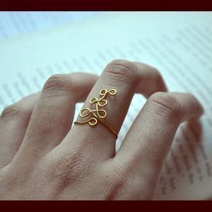 Climbing Gold Vine Ring