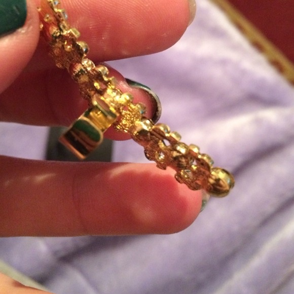 🌸🌸🌸🌸HIGH FASHION EAR CUFF🌸🌸🌸🌸 - Picture 3 of 4