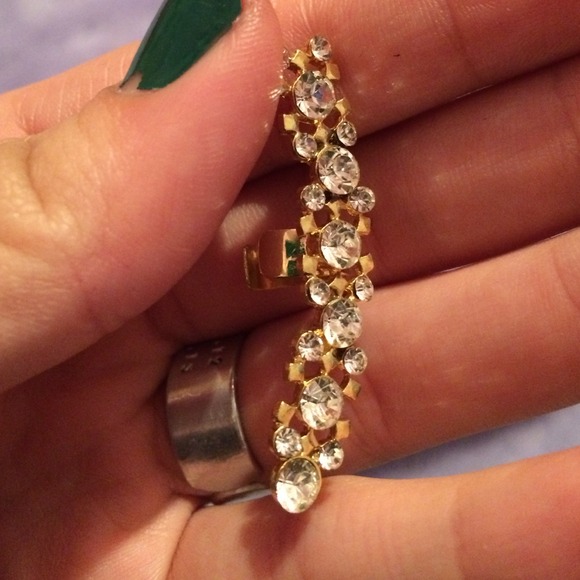 🌸🌸🌸🌸HIGH FASHION EAR CUFF🌸🌸🌸🌸 - Picture 4 of 4