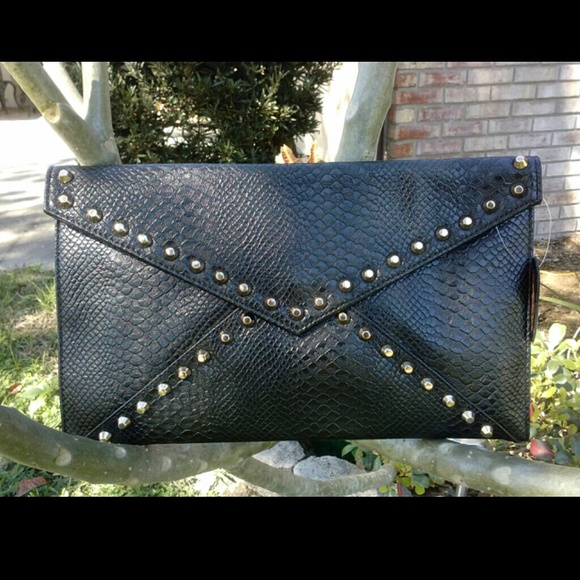 Oversized Clutch With Attachable Chain