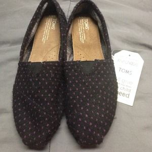 TOMS Black with purple dots