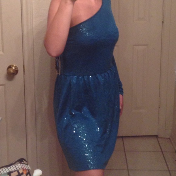 *SALE* Beautiful blue one-sleeved Kensie dress NWT - Picture 3 of 4