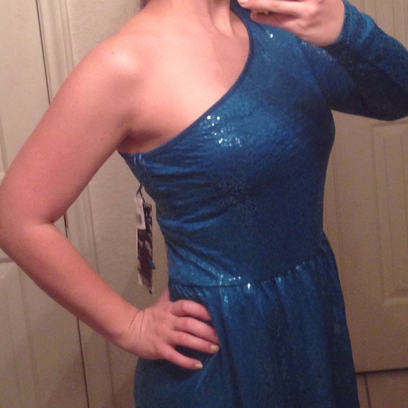 *SALE* Beautiful blue one-sleeved Kensie dress NWT - Picture 4 of 4