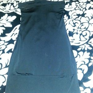 Un lindo vestido negro con lentejuelas