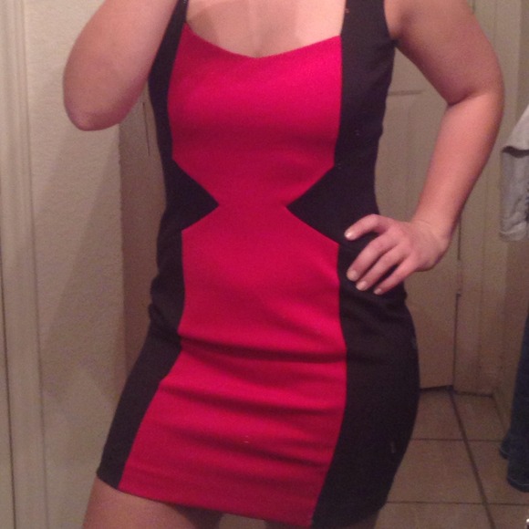 *SALE* Guess black & red colorblocked mini dress - Picture 2 of 4