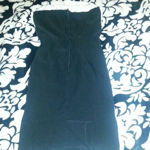 Un perfecto vestido negro con blanco