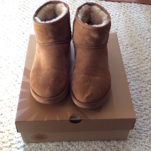 Authentic mini uggs in chestnut
