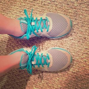 ✂️✂️PRICE CUT!!️️️✂️✂️ reebok sneakers