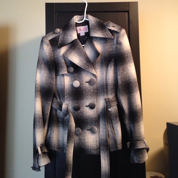Double breasted coat.