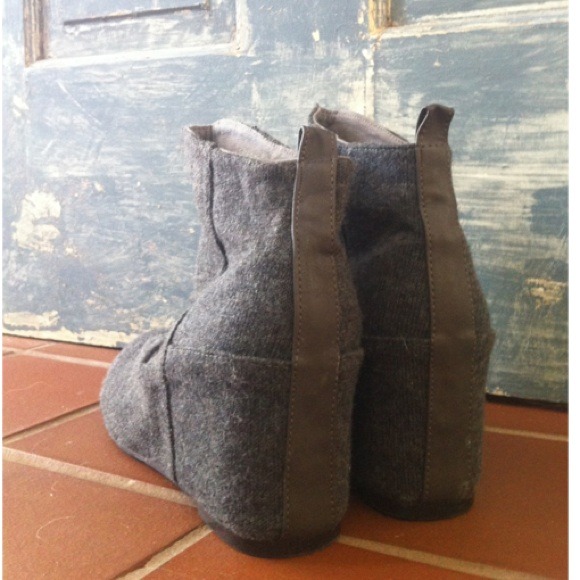 Frederic's Collection Boots - ❌SOLD❌💕 NWOT Grey Flannel Ankle Booties. *Vegan
