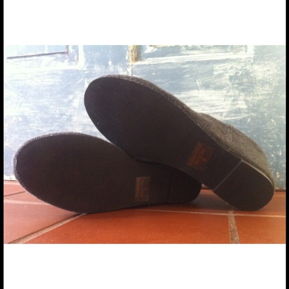 ❌SOLD❌💕 NWOT Grey Flannel Ankle Booties. *Vegan - Picture 4 of 4