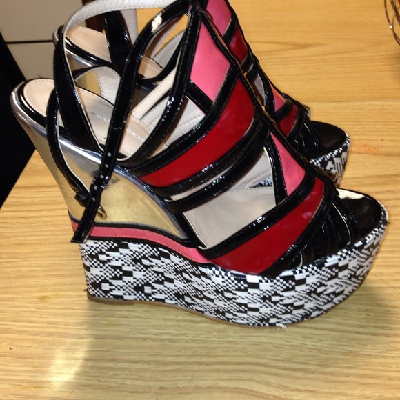 Worn once - Picture 2 of 3