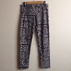 Tribal print legging