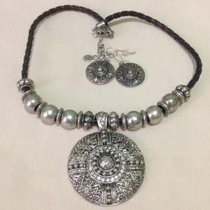 Silver color Necklace!