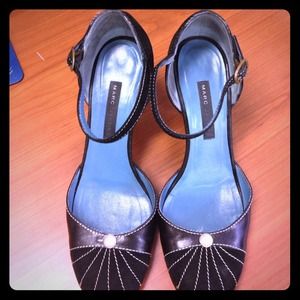 Size 36 1/2 (6.5) Marc Jacobs Mary Janes