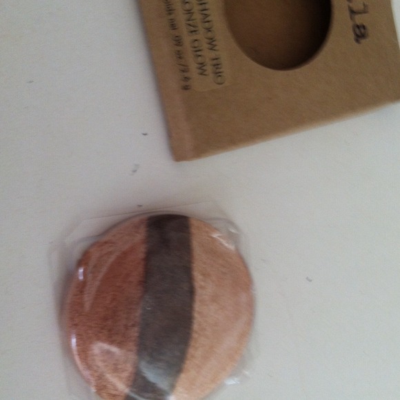 Stila eye shadow trio refill in bronze glow