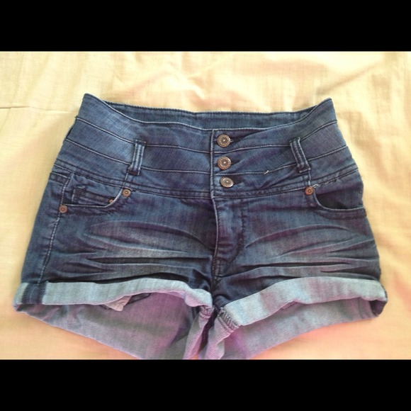 Size 5 high waisted shirts