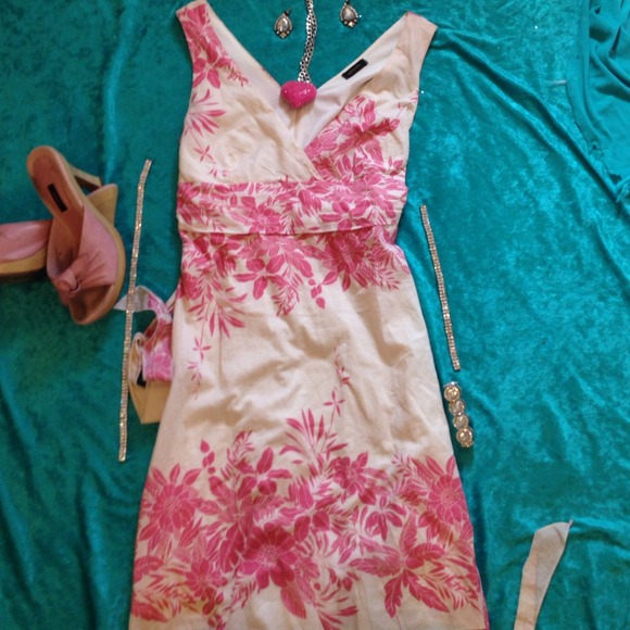 👑💃beautiful spring/summer dressNWOT💎 REDUCED 🔥 - Picture 3 of 4