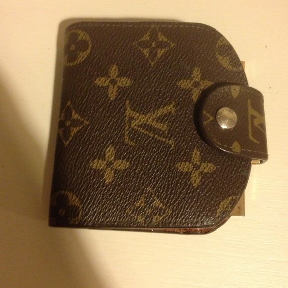 BUNDLE✨✨ LV wallet and LULU headbands