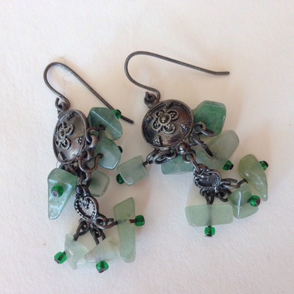 Vintage dangling Earrings with green stones