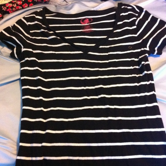 Black and white tee