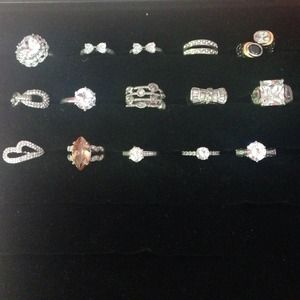 Rhodium plated rings with cubic zirconia stones 💙