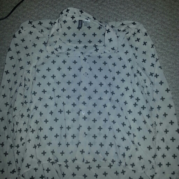 Black and white cross shirt - Picture 1 of 1