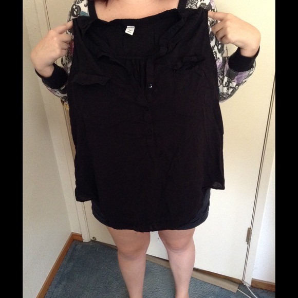 SOLD Old navy black sheer tank with pockets