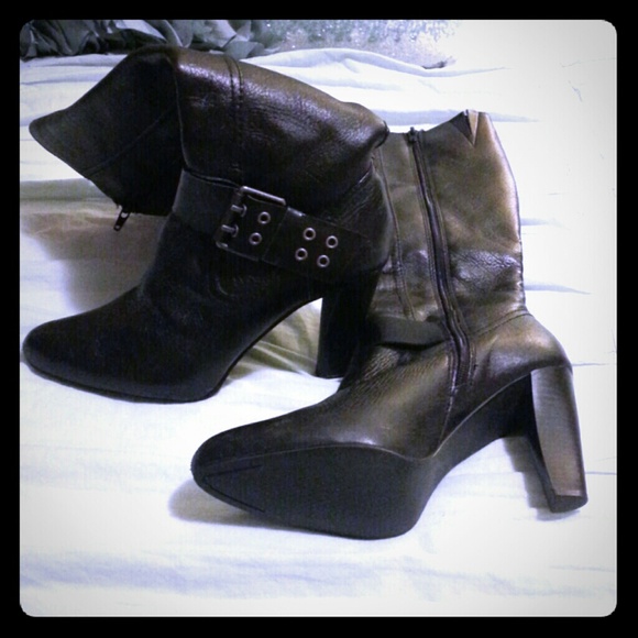 Black leather boots w/ buckle accent