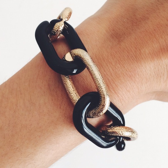 🎀SOLD🎀Black & Gold Link Bracelet
