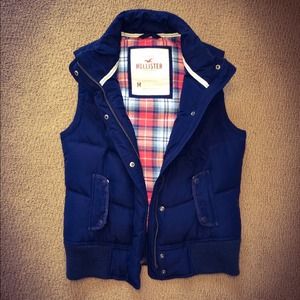🚫SOLD🚫🎀NAVY BLUE HOLLISTER VEST🎀