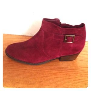 Steve Madden Burgundy suede booties - never worn
