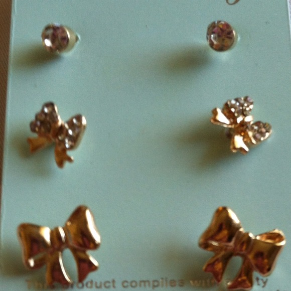 ⭕️reserved⭕️🍭Bow Bundle Earrings Studs🍭 - Picture 2 of 2