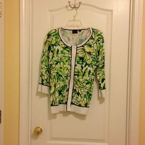 Printed cardigan.