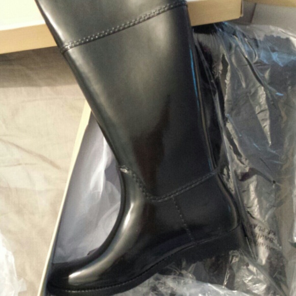 Michael Kors Limited Edition Rain Boots - Picture 2 of 4