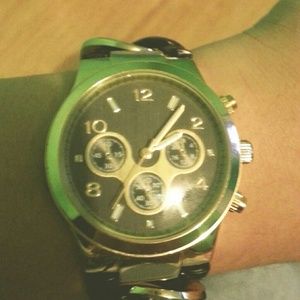 Black and gold chain link watch