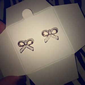 🎊HOST PICK 1/27🎊 White Bow Earrings